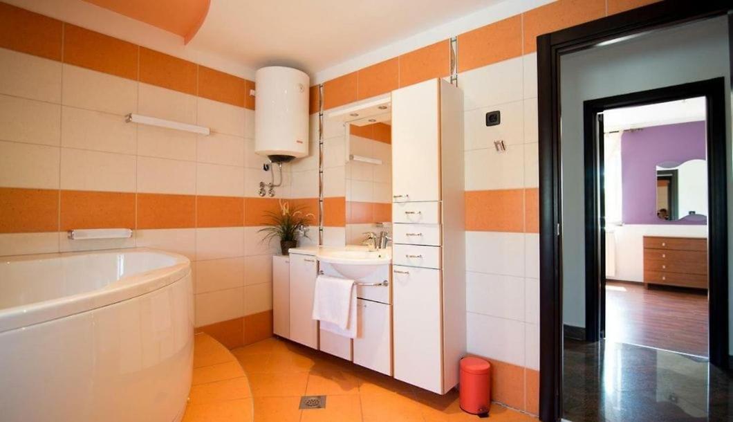 Villa Filip - Private Pool & Gym Пула Екстериор снимка
